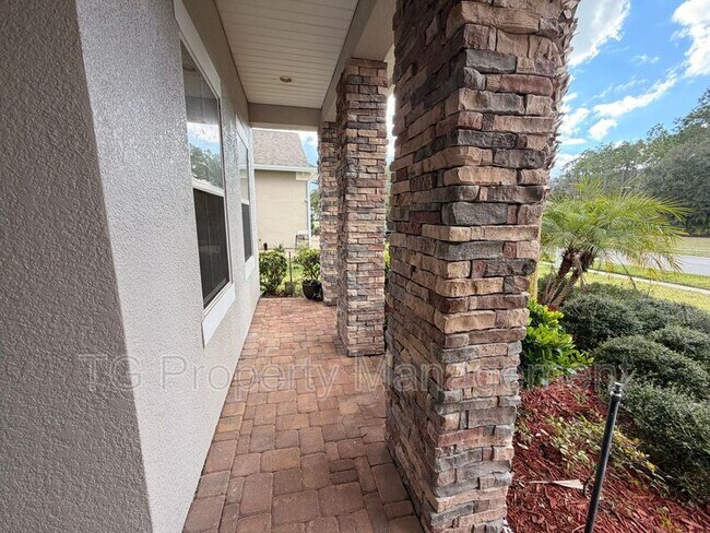 Building Photo - 305 Medio Dr