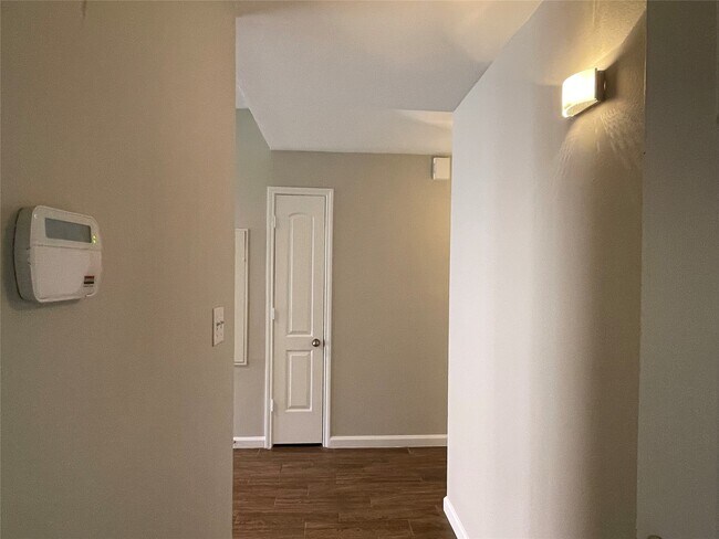 Building Photo - 6500 Harbor Town Dr