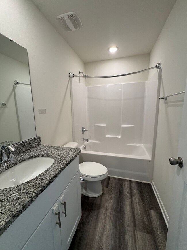 Building Photo - Beautiful 3-Bedroom Home Near Downtown Sta...