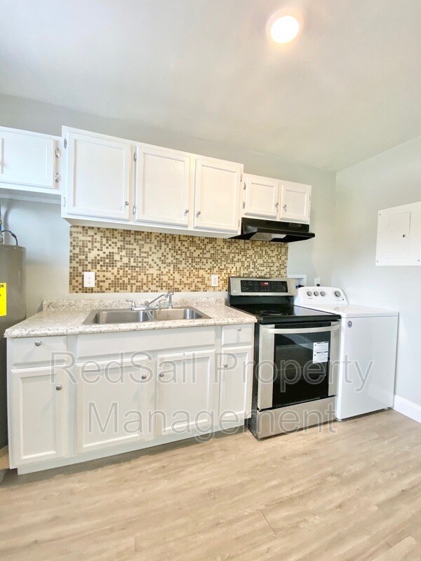 Building Photo - 1240 24th St