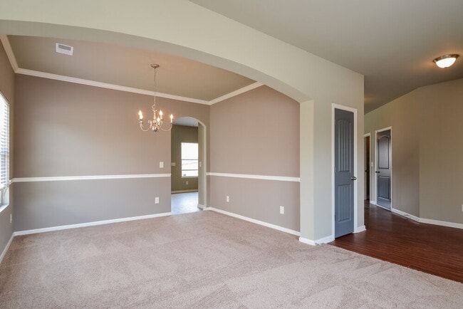 Building Photo - 1081 Rock Elm Dr
