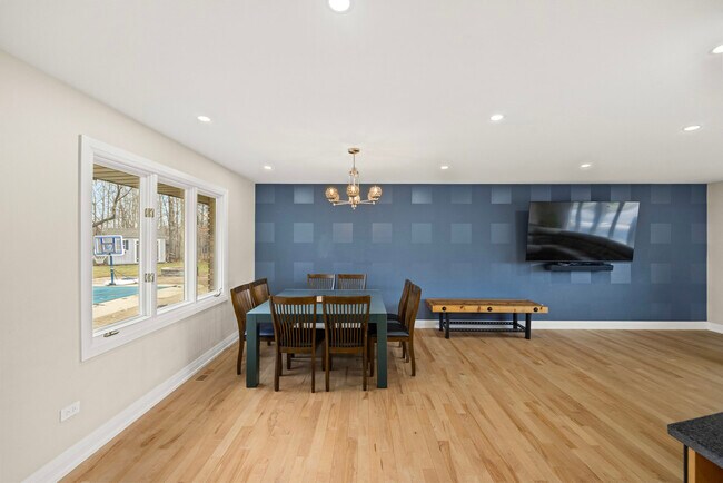 Building Photo - 641 Woods St