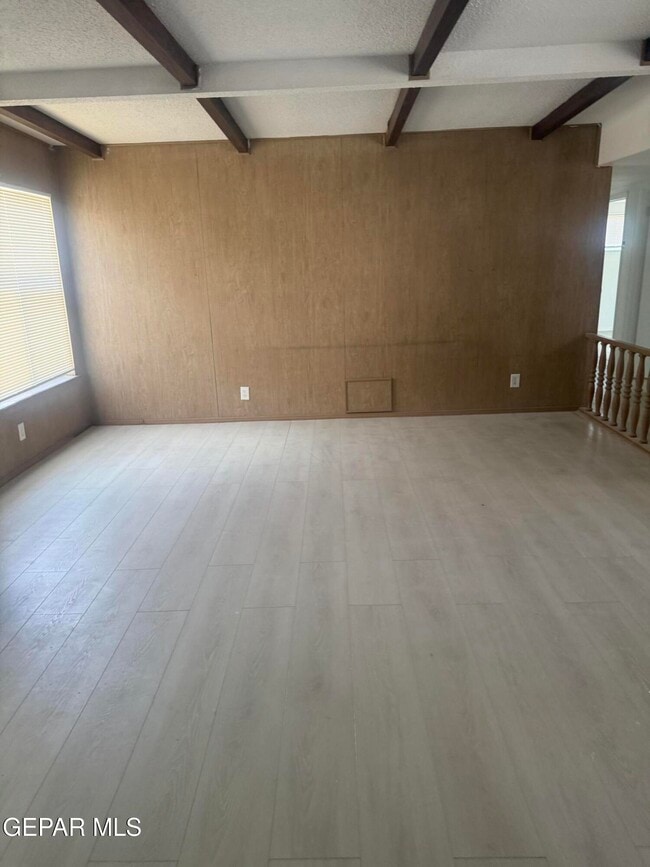 Building Photo - 3010 Wedgewood Dr
