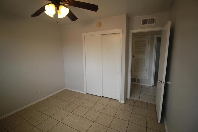 Building Photo - 5725 Waycross Ave
