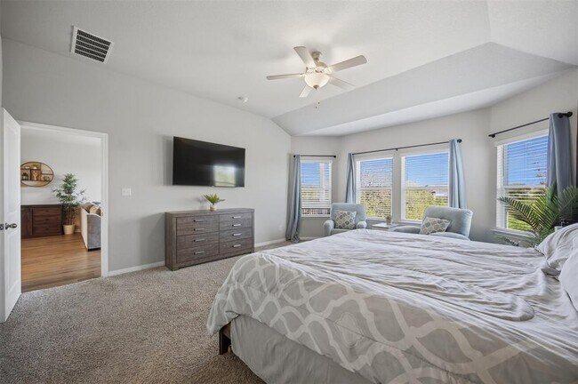 Building Photo - 904 View Dr