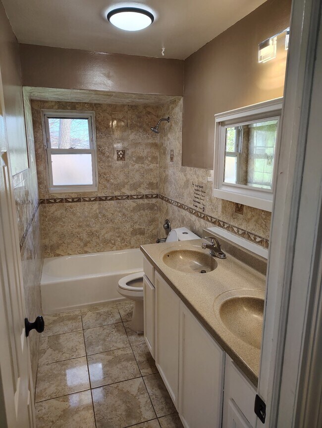 Building Photo - 30XX Bessemund Ave