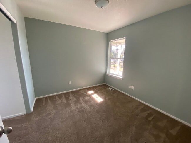 Building Photo - Beautifully Updated Home Near Dry Canyon Trailhead