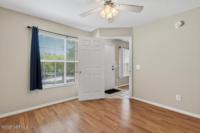 Building Photo - 13703 Richmond Park Dr N