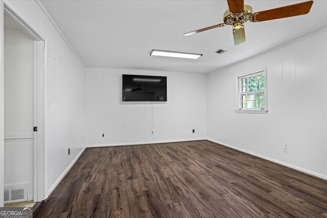 Building Photo - 7121 Forest Dr SE