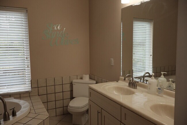 Building Photo - Expansive Mostly-Furnished Residence featuring 3 Bedrooms, a Completed Basement, and a Loft Space