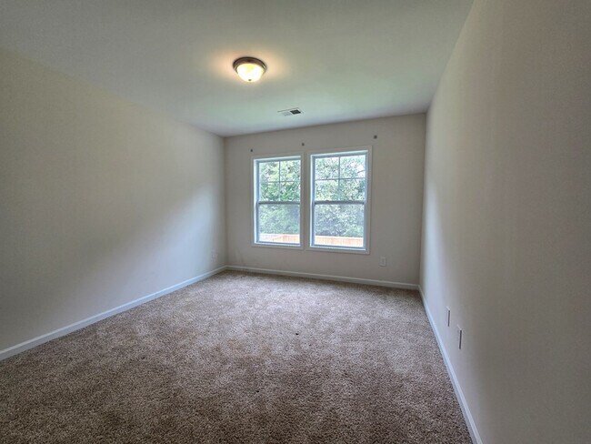 Building Photo - 165 Whitetail Cir