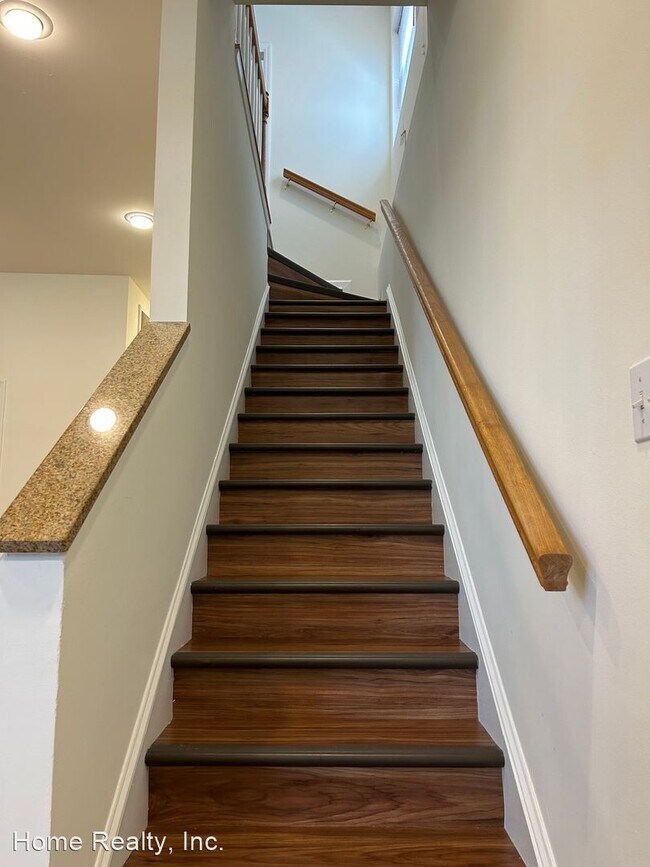 Building Photo - 2 br, 1.5 bath House - 1603 6th St. NW