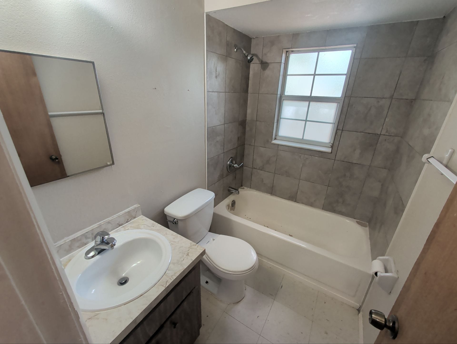Building Photo - 2352 S Sandburg Pt