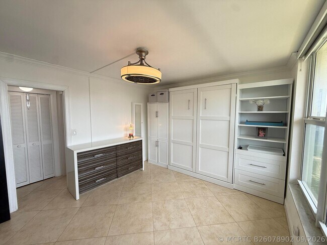 Building Photo - 3180 NE 48th Ct