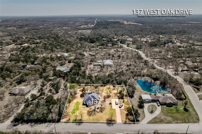 Building Photo - 137 W Oak Dr