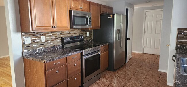 Building Photo - 4236 S Tempe Ct