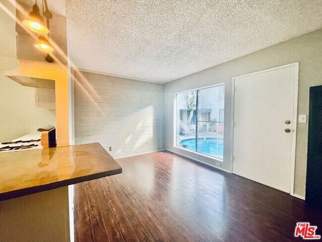 Building Photo - 941 N San Vicente Blvd