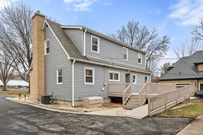 Building Photo - 5631 S Oak St