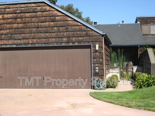 Building Photo - 1516 Oakridge Park Rd