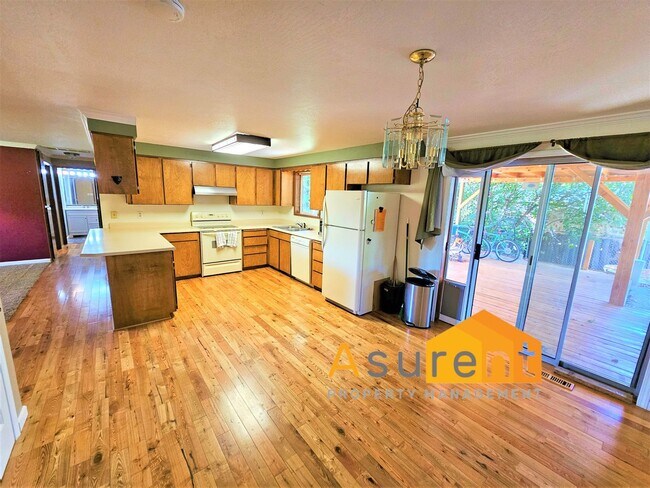 Building Photo - 3085 Connell Ave
