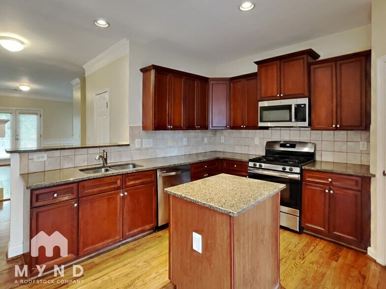 Building Photo - 213 16th St NW
