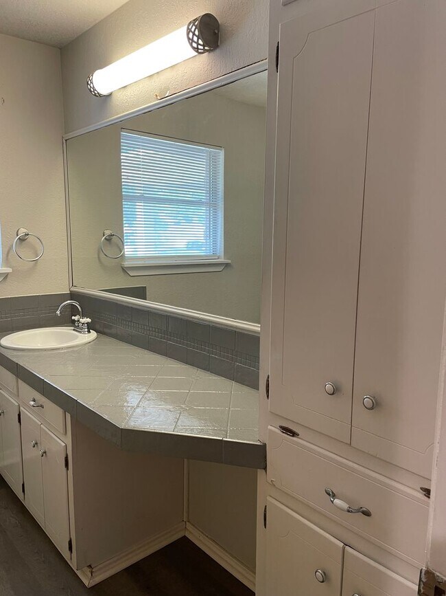 Building Photo - Available Now! Limit of 2 pets. Charming 3...