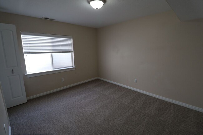 Building Photo - Large Pet Friendly House in the Foothills of Provo