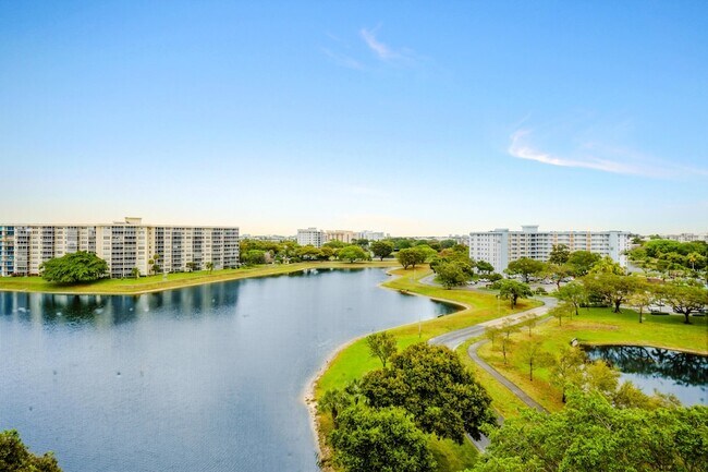 Building Photo - 3051 N Course Dr