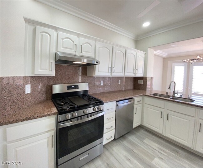 Building Photo - 10420 Villa Ridge Dr