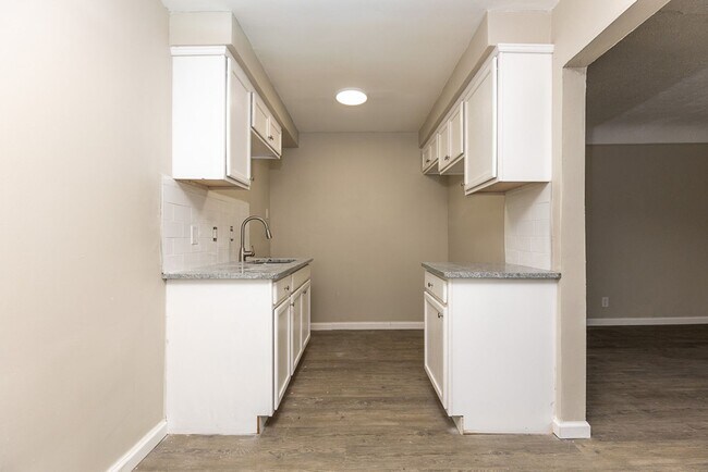 Building Photo - 564 Marquette Dr