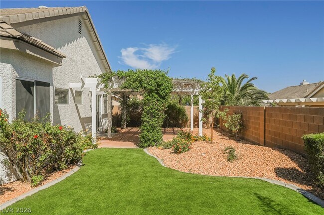 Building Photo - 490 Beaconwood St