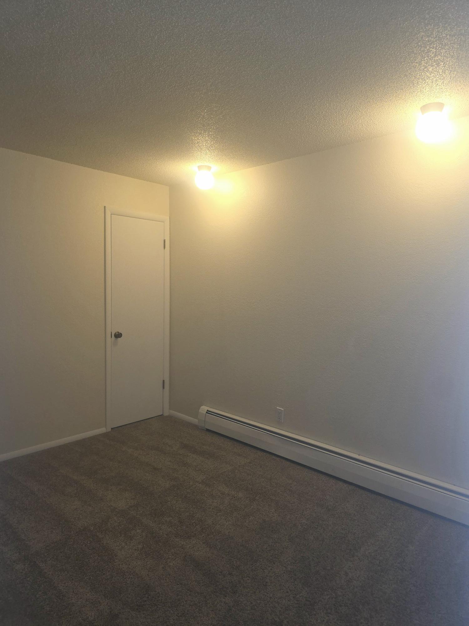 Building Photo - 3150 Lakeside Dr