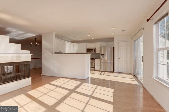 Building Photo - 1984 Crescent Park Dr