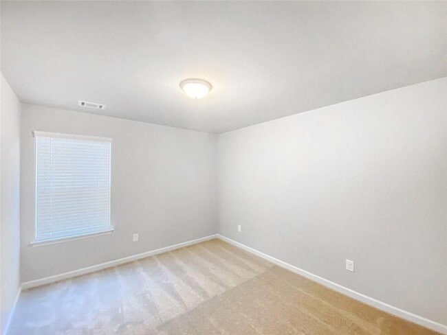 Building Photo - 1466 Fern Ridge Ln