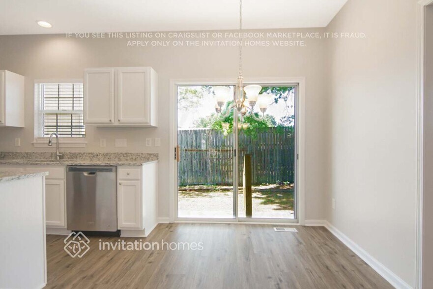 Building Photo - 533 Hanska Way
