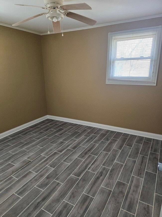 Building Photo - 253 Mantua St