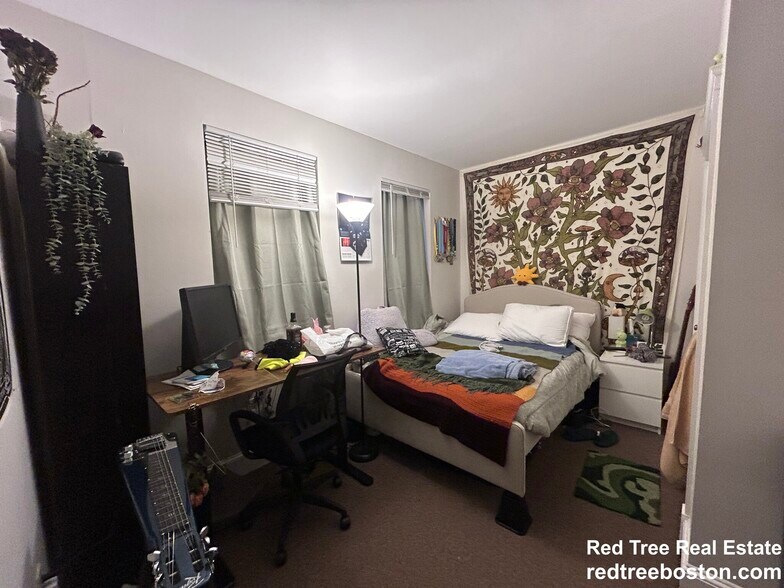 Apt 1E - 822 Beacon St