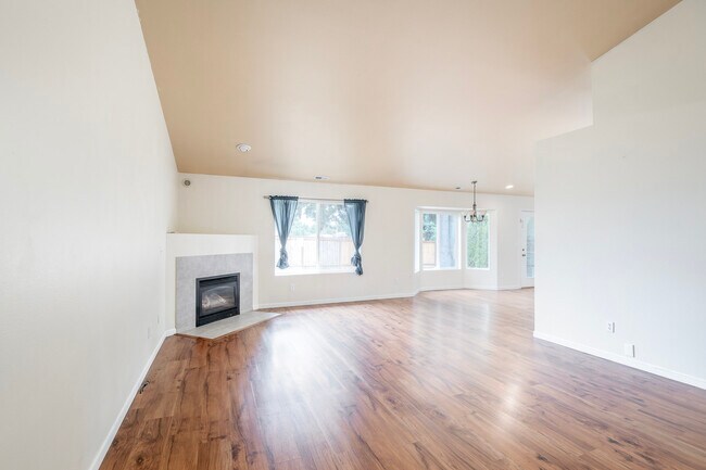 Building Photo - 14950 Prairie Vista Loop SE