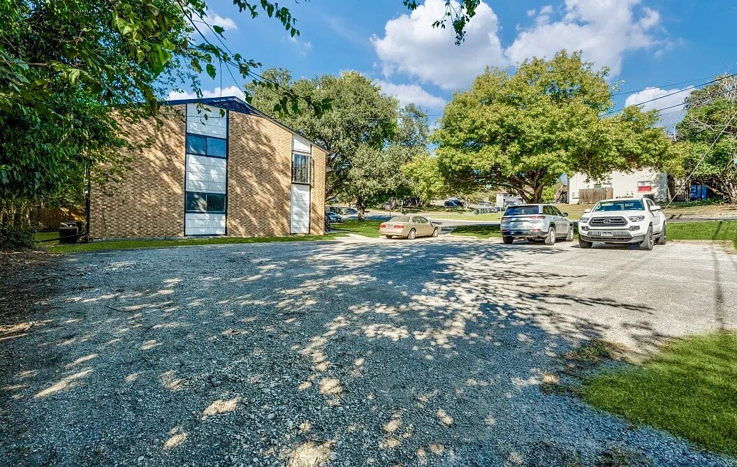 Building Photo - 601 Bracewood Cir