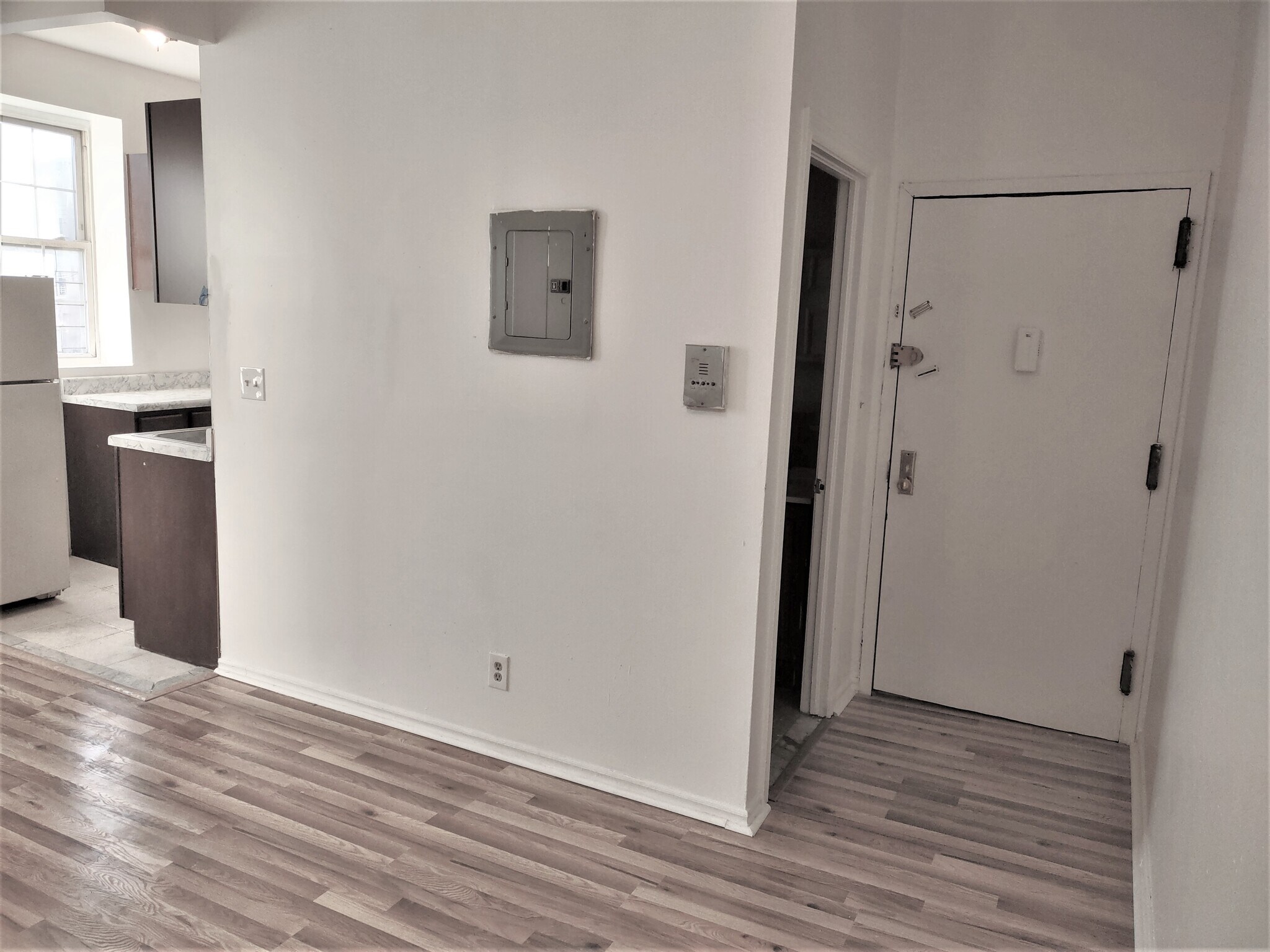 Building Photo - 903 Glenmore Ave