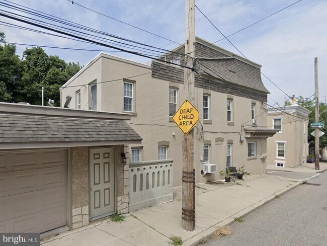 Building Photo - 143 Davis St
