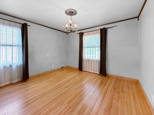 Building Photo - 287 N Washburn Ave