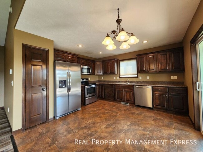 Building Photo - 205 W Ivy Rd