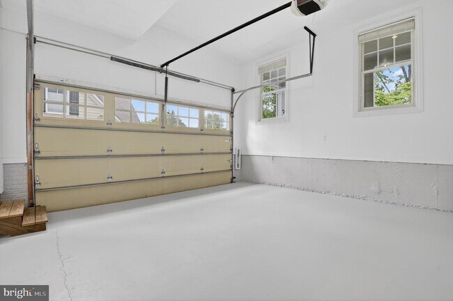 Building Photo - 5718 Huntington Pkwy