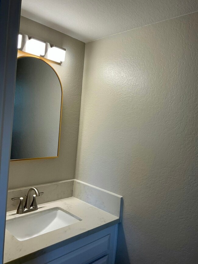 Building Photo - 852 N Monterey St