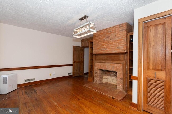 Building Photo - 562 Smithfield Ln