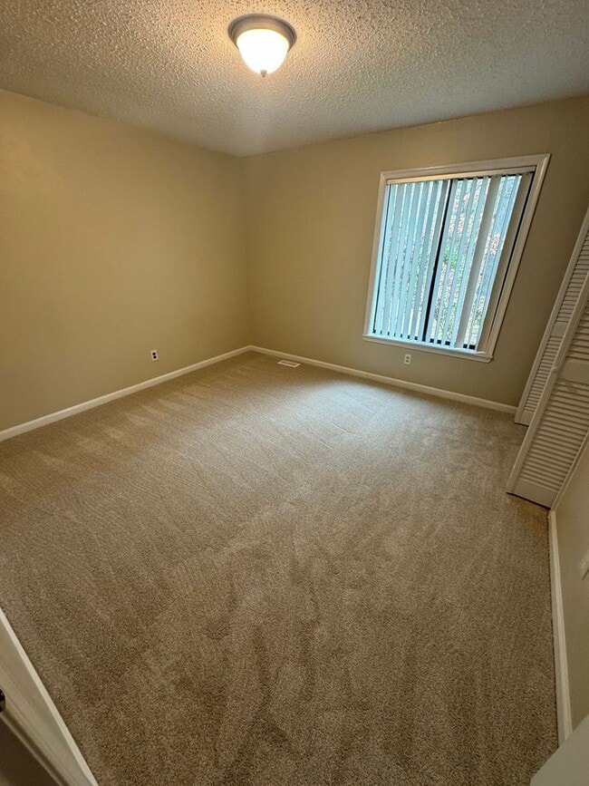 Building Photo - Enjoy Lakefront Luxury Year Round! $250 Off First Full Month's Rent!