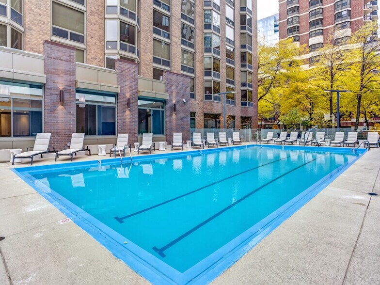 Building Photo - 1122 N Dearborn St