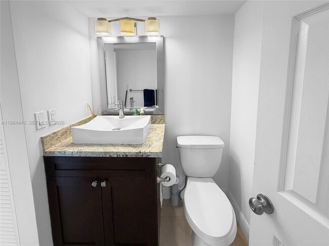 Building Photo - 3301 N Country Club Dr