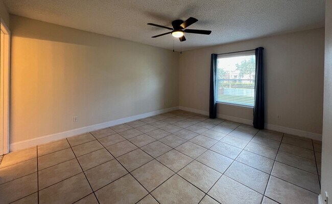 Building Photo - 5405 Lake Margaret Dr